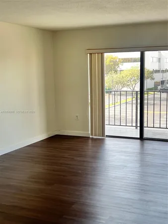 $2,100 | 10431 North Kendall Drive, Unit D314, Miami, FL 33176
