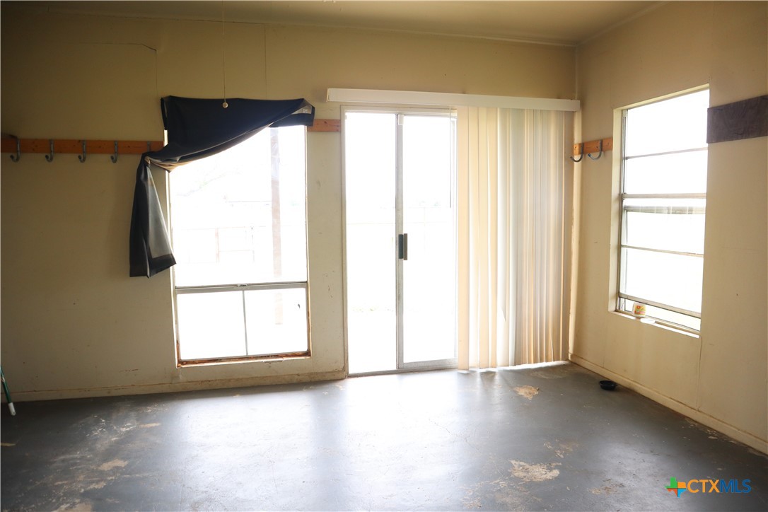 707 Old Seguin Luling Road Seguin, TX 78155 - Photo 6 of 20 Gallery Image 6