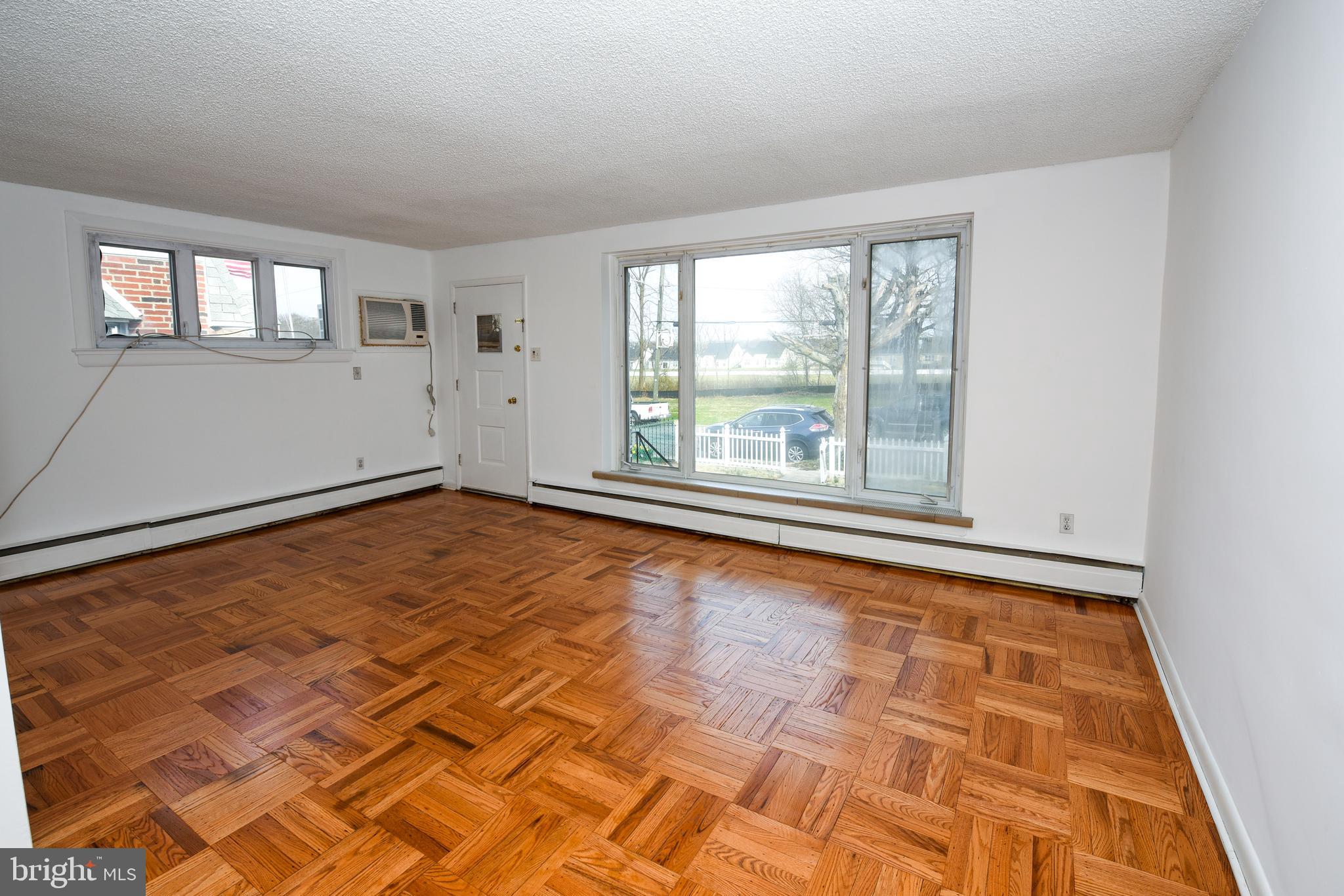 15114 Carter Road Philadelphia, PA 19116 - Photo 2 of 13 Gallery Image 2