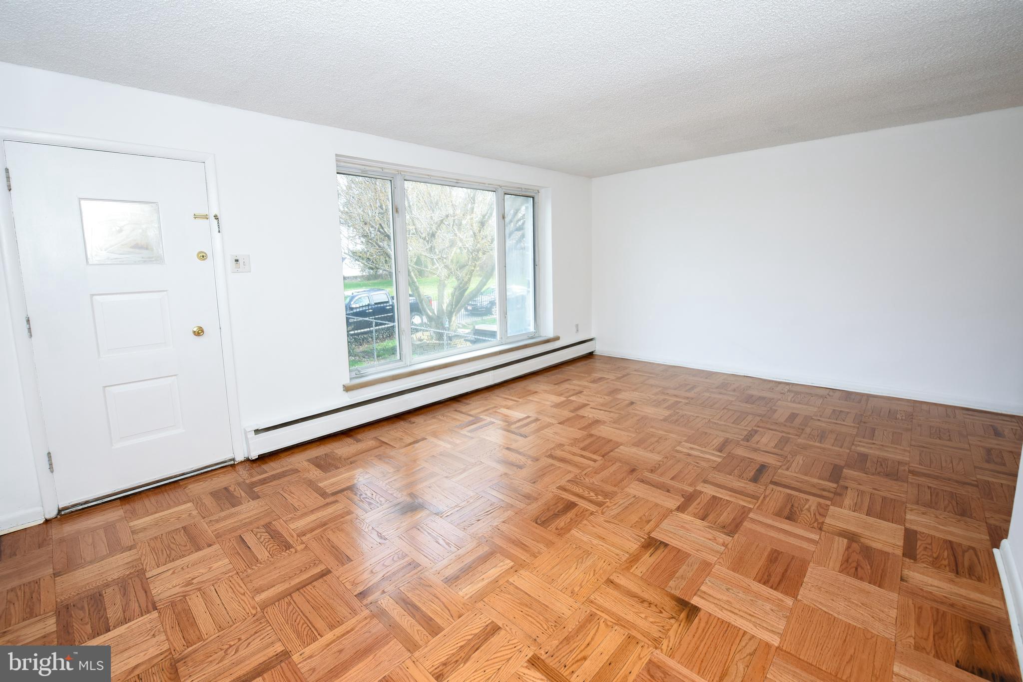 15114 Carter Road Philadelphia, PA 19116 - Photo 3 of 13 Gallery Image 3
