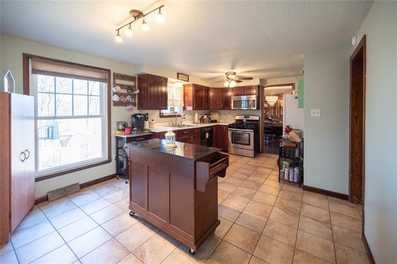 725 Blue Ridge Road Pittsburgh, PA 15239 - Photo 5 of 25 Gallery Image 5