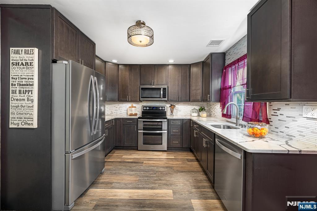 153 Howard Avenue Rochelle Park, NJ 07662 - Photo 3 of 40