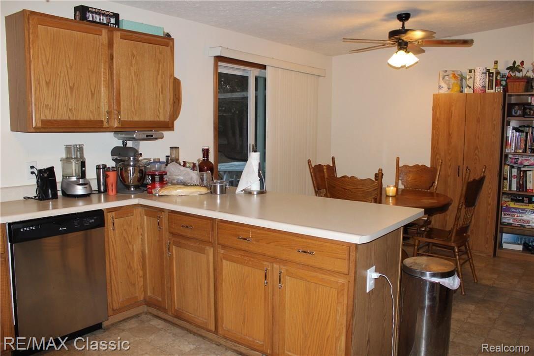 8571 Bishop Road Brighton, MI 48116 - Photo 10 of 26 IMG_6109.JPG