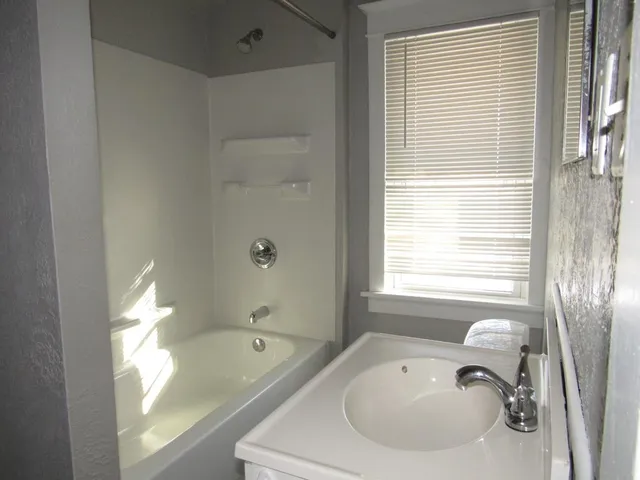 $220,000 | 8 Industrial Avenue, Duluth, MN 55808