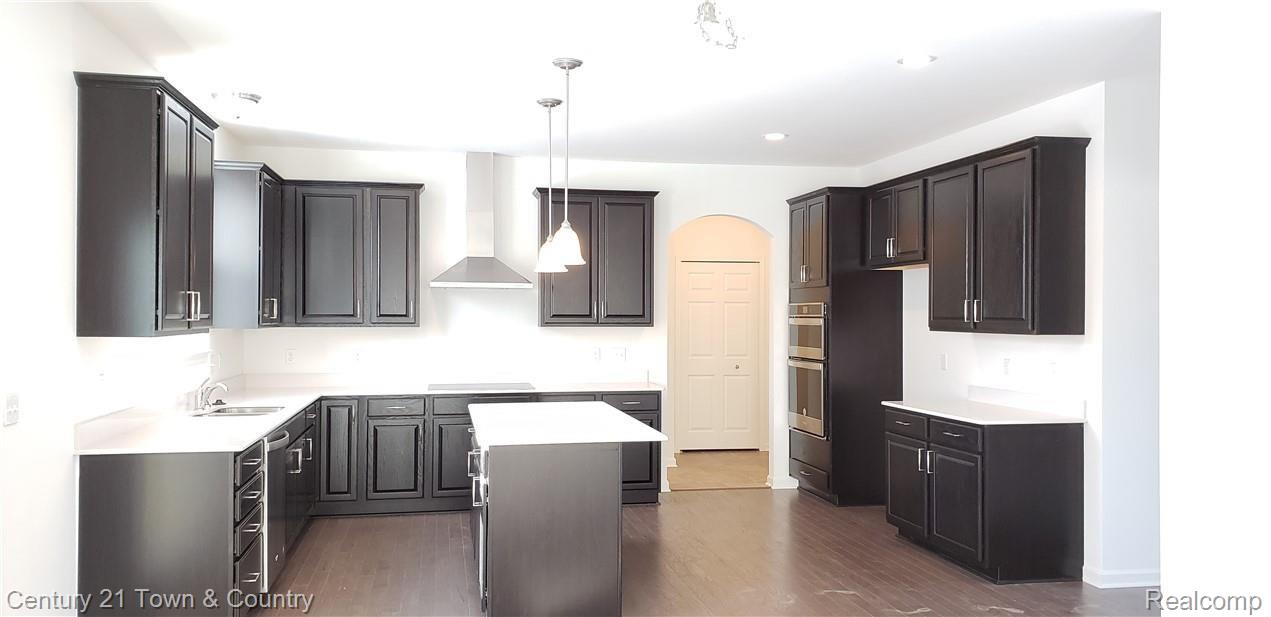 877 Balsam Circle Rochester, MI 48307 - Photo 5 of 26 P4.jpg
