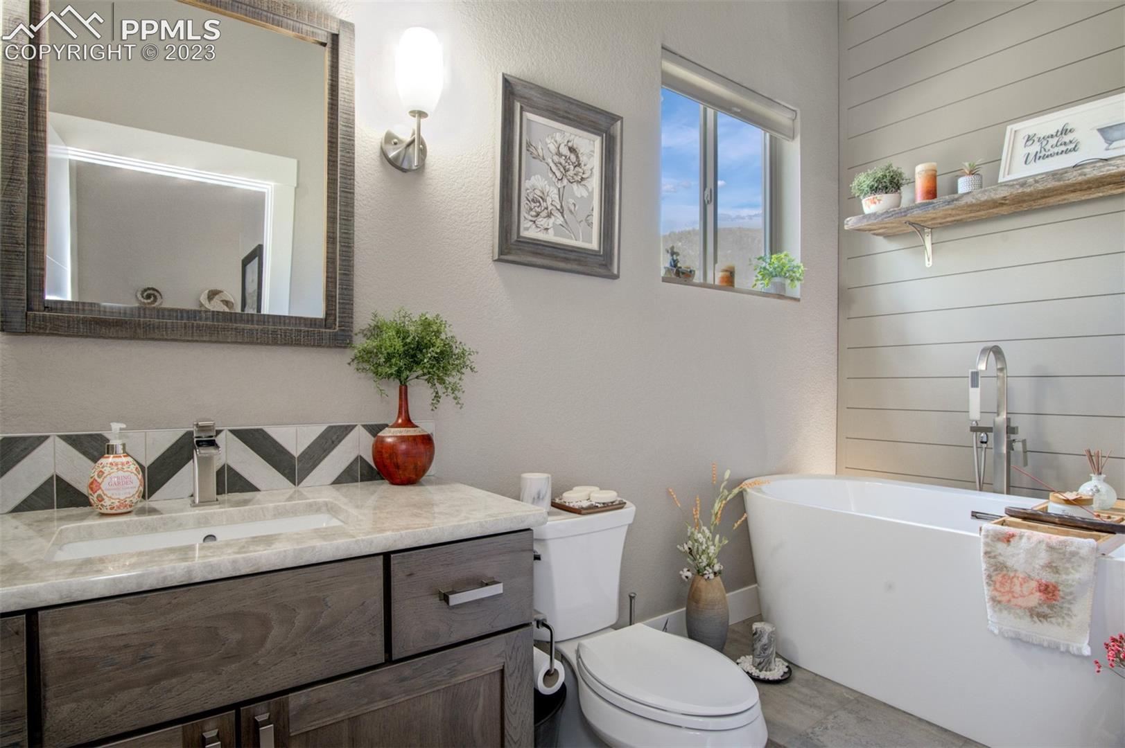 5020 South High Ridge View Manitou Springs, CO 80829 - Photo 29 of 46 Beautiful full bathroom with a soaking tub on the main level!
