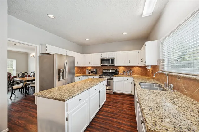 $479,000 | 1211 Woodchase Drive, Pearland, TX 77581