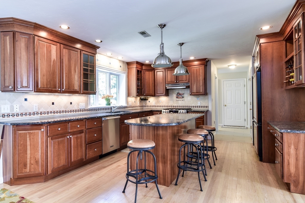 35 Orchard Road Ashland, MA 01721 - Photo 4 of 33