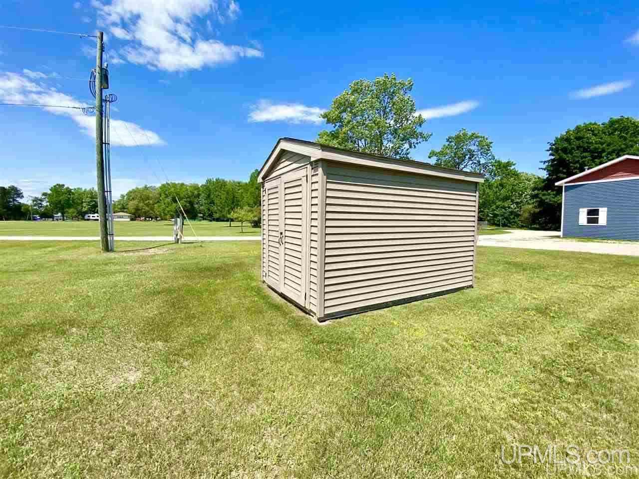 6662 N Road Escanaba, MI 49829 - Photo 6 of 40