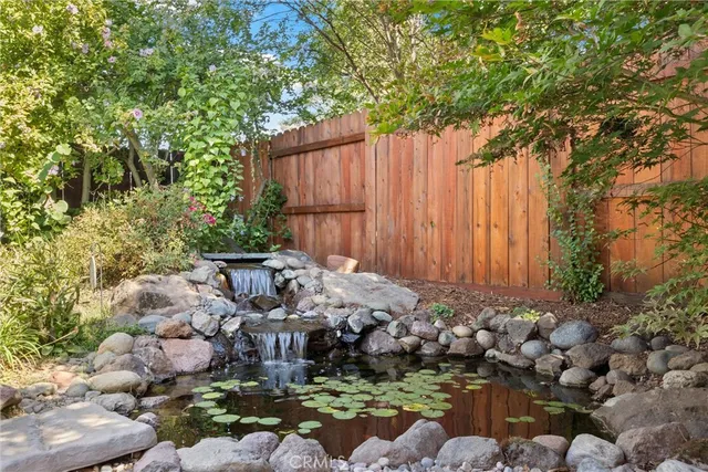 a view of a garden with sitting area