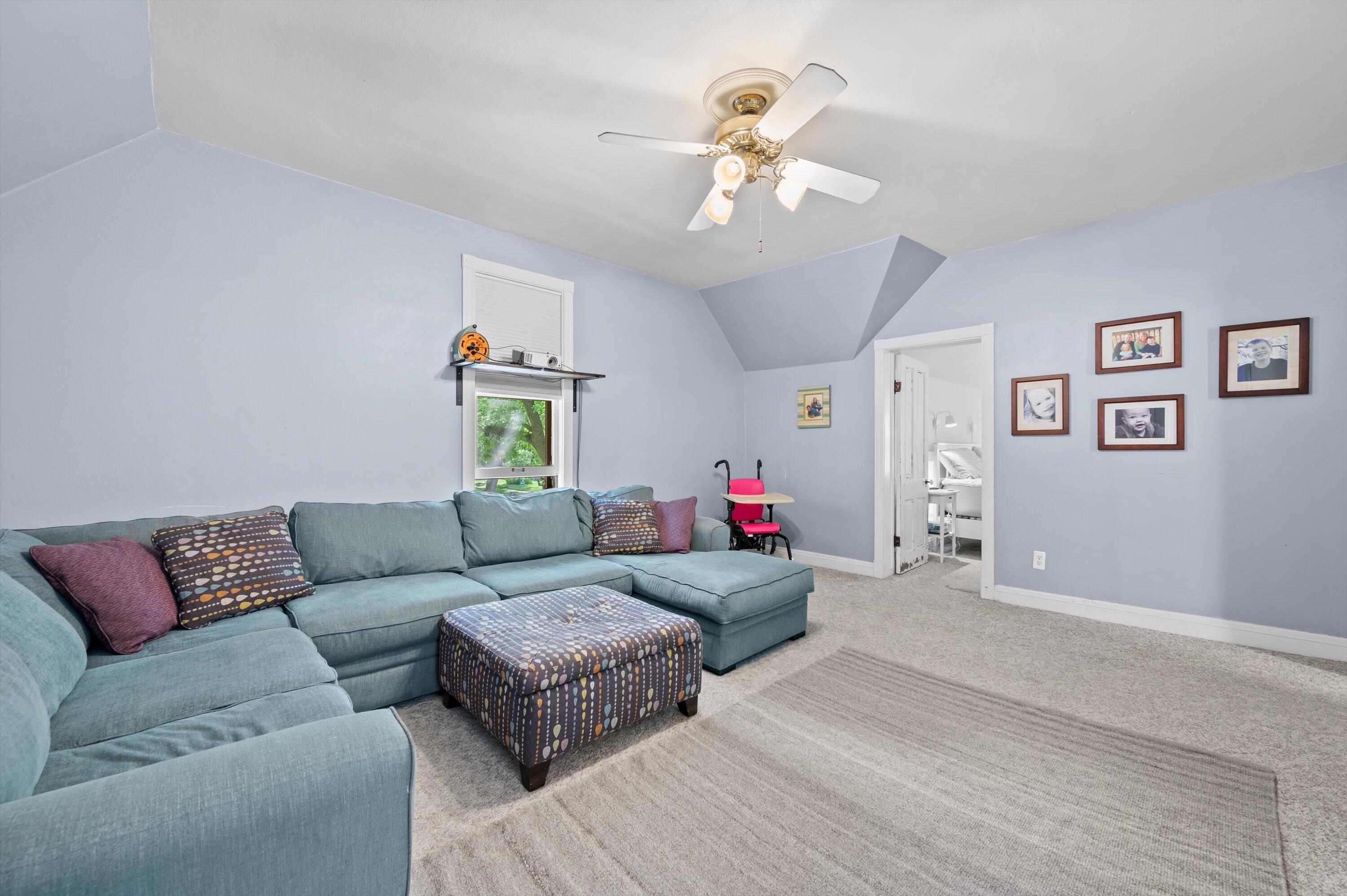 3174 South Herman Street Milwaukee, WI 53207 - Photo 19 of 25 Upper level family room