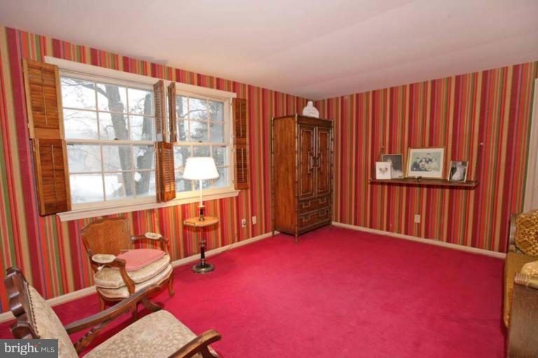 11325 Rolling House Road Rockville, MD 20852 - Photo 16 of 20 Sitting Room