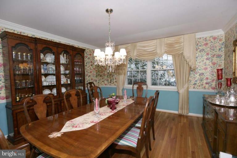 11325 Rolling House Road Rockville, MD 20852 - Photo 4 of 20 Dining Room