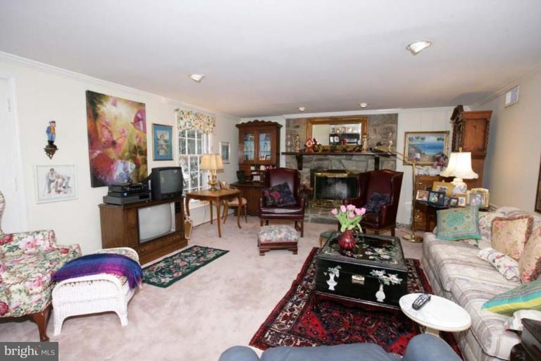 11325 Rolling House Road Rockville, MD 20852 - Photo 5 of 20 Family Room