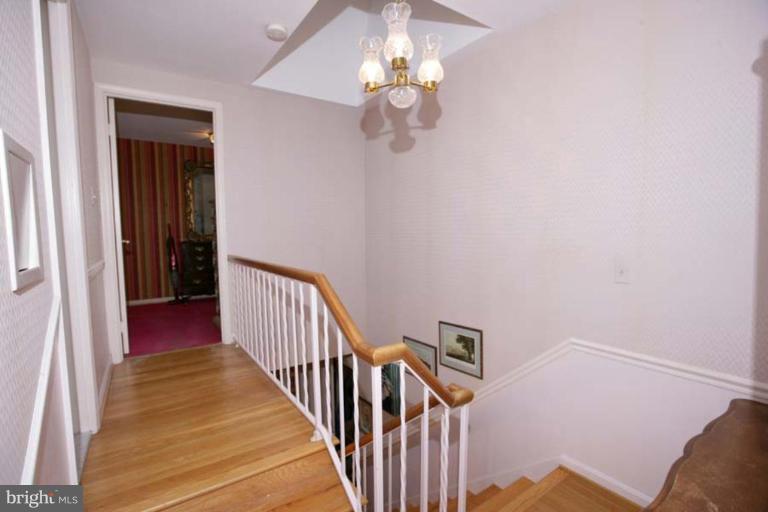 11325 Rolling House Road Rockville, MD 20852 - Photo 7 of 20 Hallway