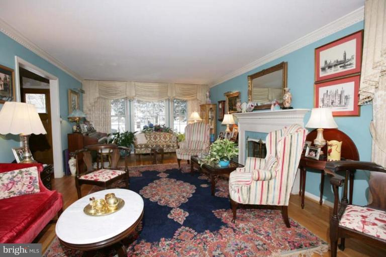 11325 Rolling House Road Rockville, MD 20852 - Photo 9 of 20 Living Room #2