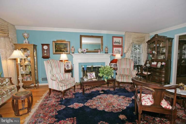 11325 Rolling House Road Rockville, MD 20852 - Photo 10 of 20 Living Room #3