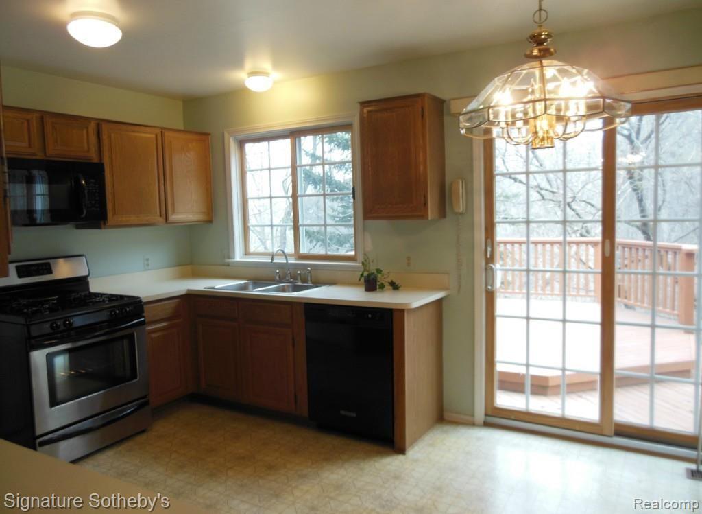 471 Bolinger Street Rochester Hills, MI 48307 - Photo 5 of 13