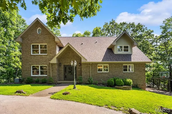 $740,000 | 130 Arrowhead Lane, Litchfield, IL 62056