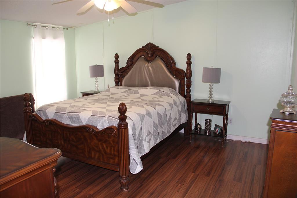13127 Star Road Brooksville, FL 34613 - Photo 18 of 54 a bedroom with a bed and a dresser