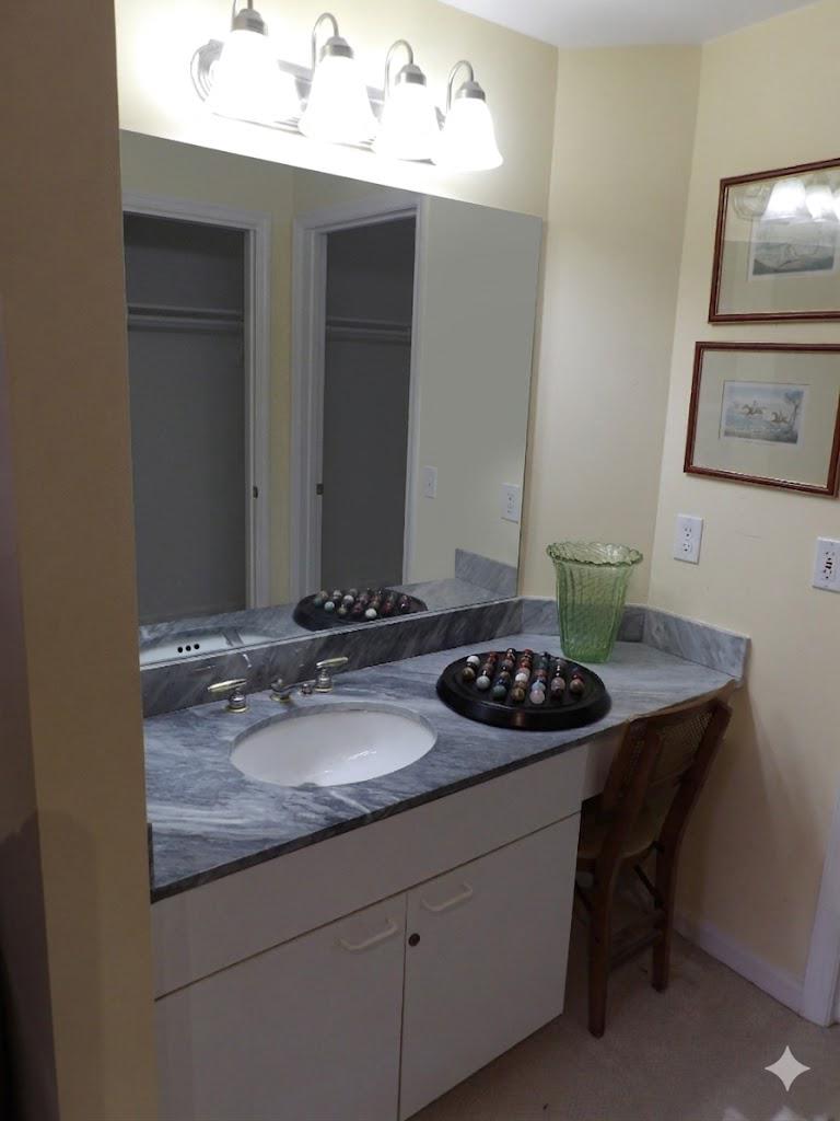 3801 Canterbury Road, Unit 716 Baltimore, MD 21218 - Photo 15 of 30 Primary Bedroom make-up area