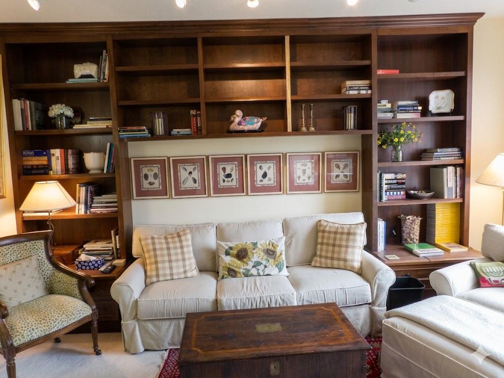 3801 Canterbury Road, Unit 716 Baltimore, MD 21218 - Photo 21 of 30 2nd bedroom or den with extensive built-ins