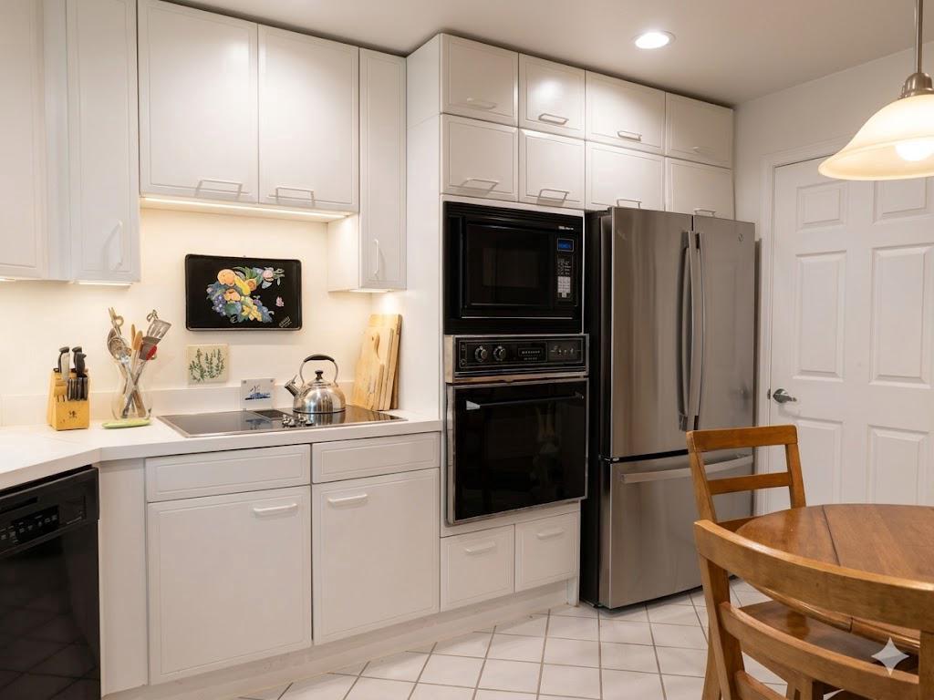 3801 Canterbury Road, Unit 716 Baltimore, MD 21218 - Photo 3 of 30 Built-in microwave, oven, cooktop, dishwasher.