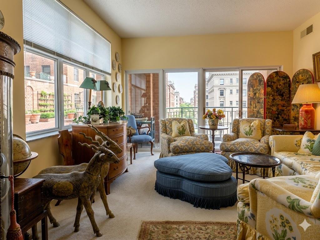 3801 Canterbury Road, Unit 716 Baltimore, MD 21218 - Photo 5 of 30 Living room with great natural light and views