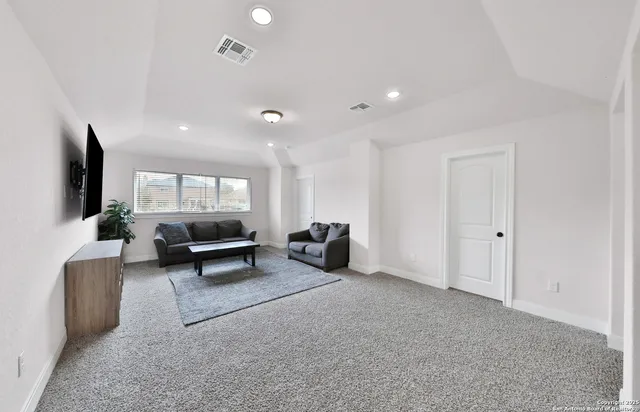 $2,700 | 6514 Comanche Post, San Antonio, TX 78233