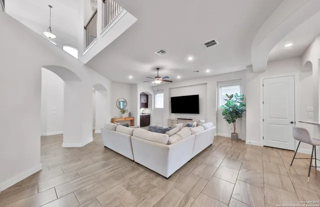 $2,700 | 6514 Comanche Post, San Antonio, TX 78233