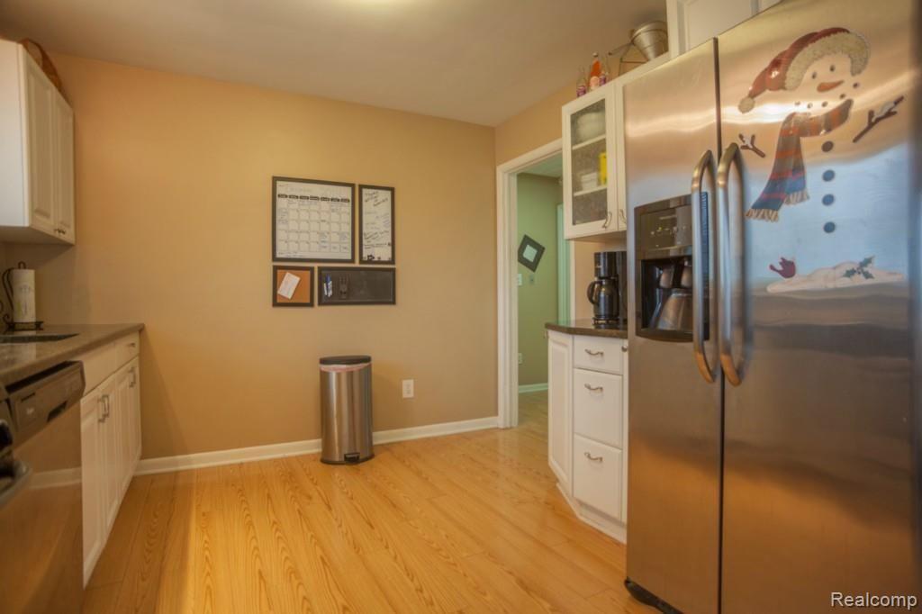 20490 Karr Road Belleville, MI 48111 - Photo 14 of 38
