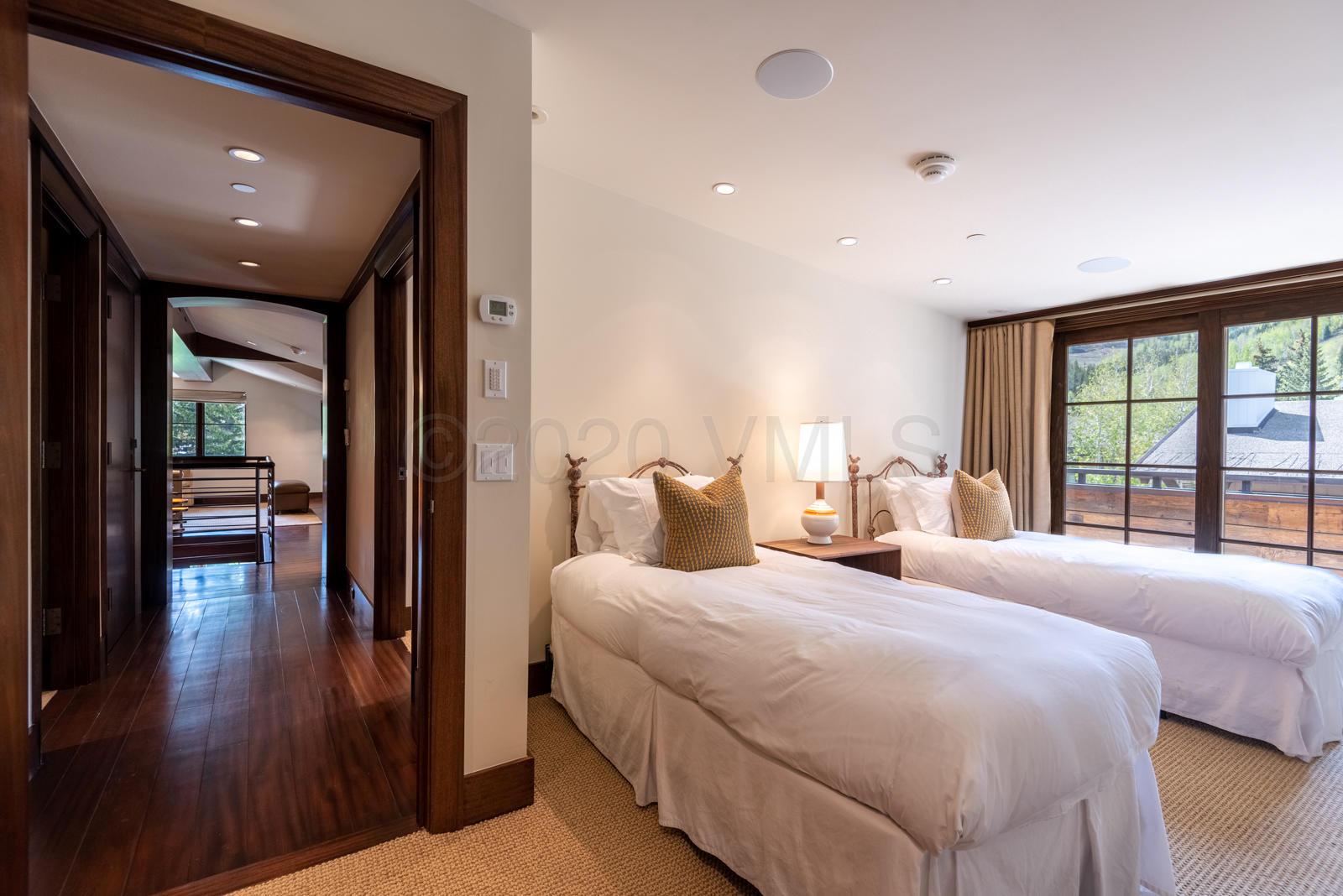 201 Gore Creek Drive, Unit R1 Vail, CO 81657 - Photo 29 of 42 a bedroom with a large bed and a large window