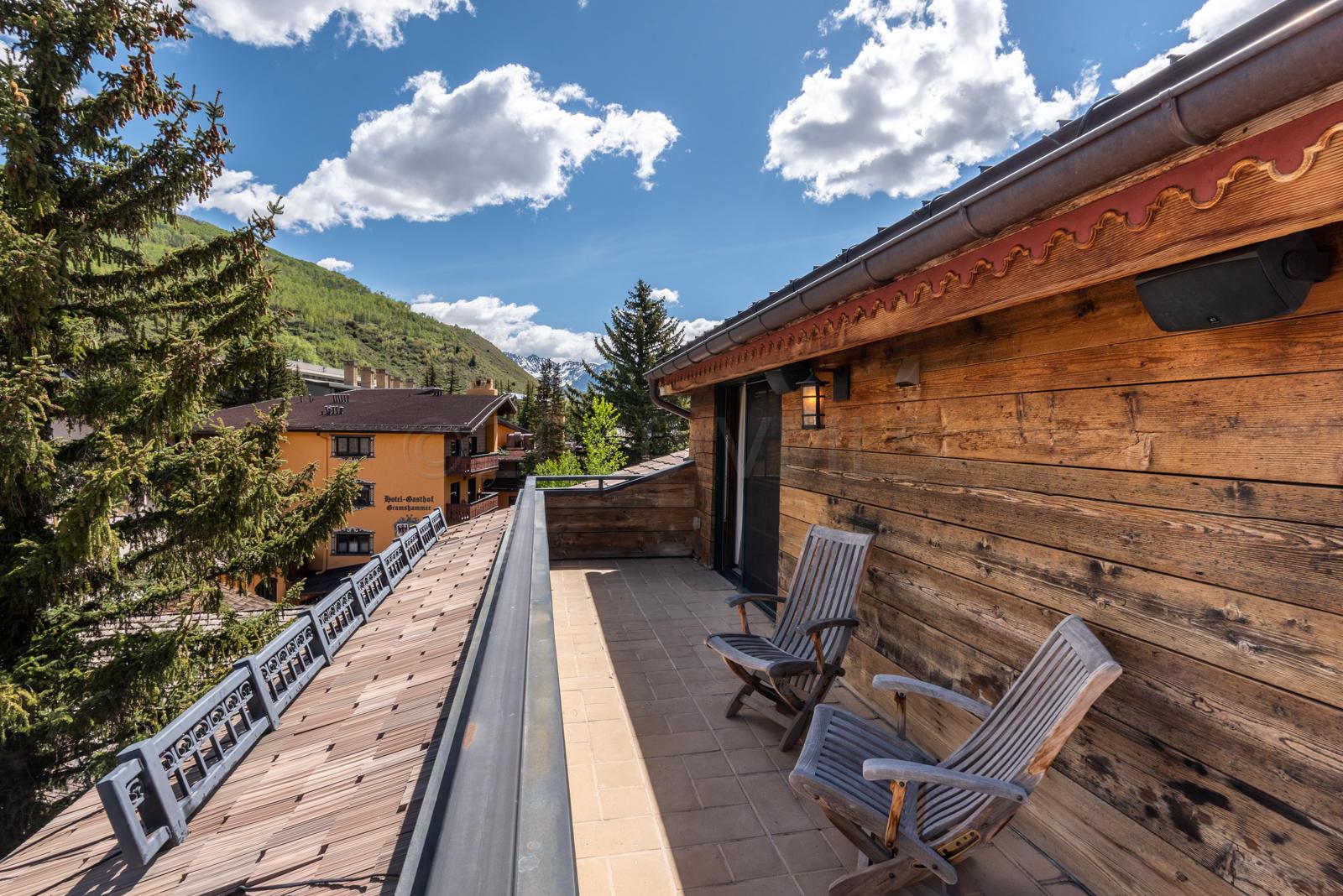 201 Gore Creek Drive, Unit R1 Vail, CO 81657 - Photo 33 of 42 a balcony with wooden floor and furniture