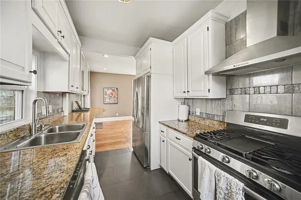 $340,000 | 203 Clinton Place, Kansas City, MO 64123