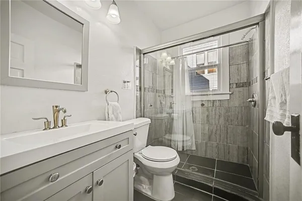 $340,000 | 203 Clinton Place, Kansas City, MO 64123