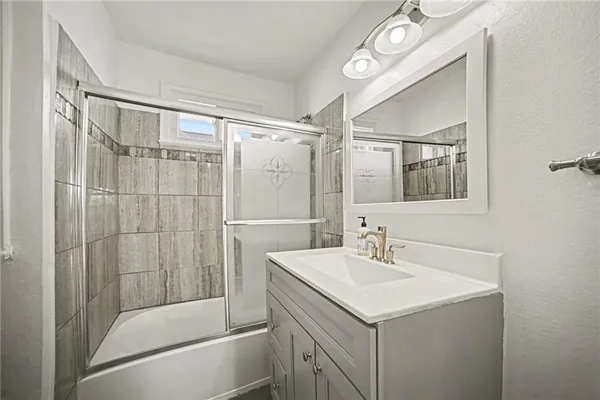 $340,000 | 203 Clinton Place, Kansas City, MO 64123