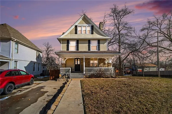 $340,000 | 203 Clinton Place, Kansas City, MO 64123