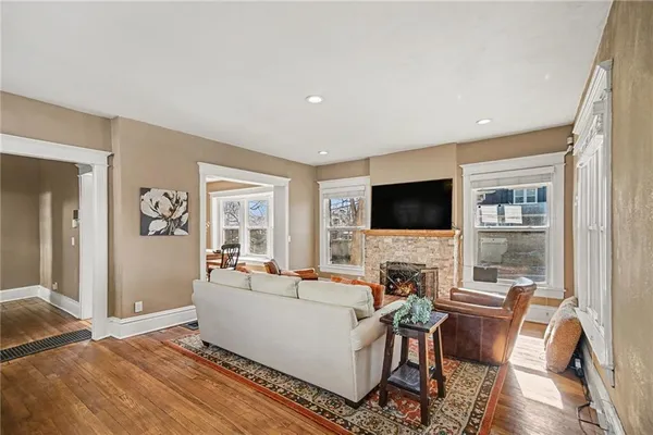 $340,000 | 203 Clinton Place, Kansas City, MO 64123