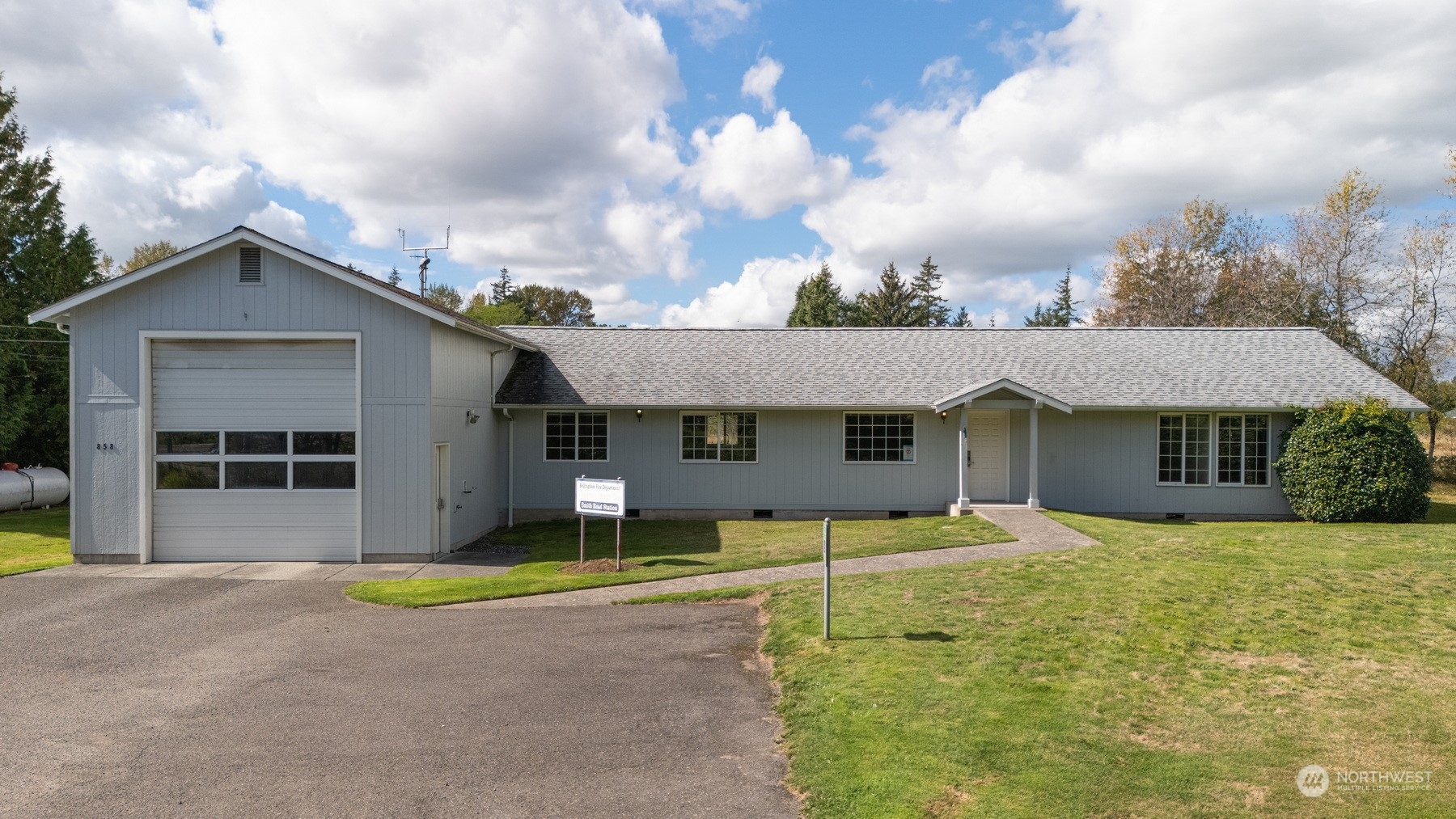 858 East Smith Road Bellingham, WA 98226 - Photo 3 of 40 Gallery Image 3
