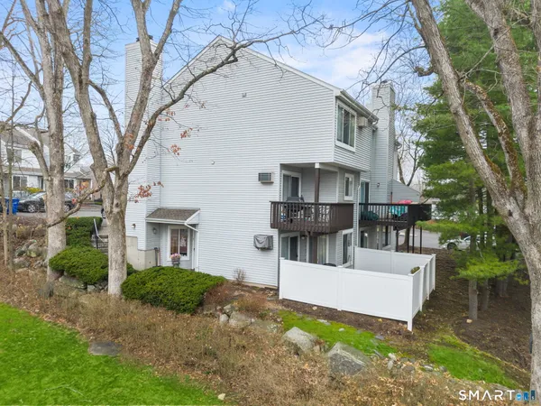 $359,900 | 20 East Pembroke Road, Unit 4, Danbury, CT 06811