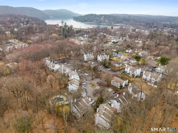 $359,900 | 20 East Pembroke Road, Unit 4, Danbury, CT 06811