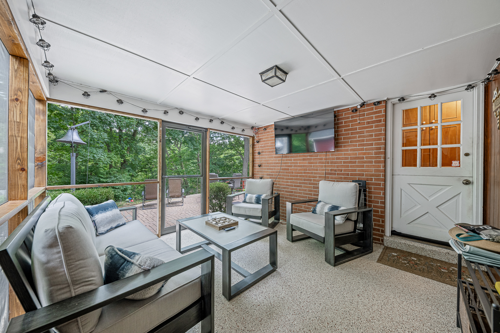 20735 Wolf Road Mokena, IL 60448 - Photo 7 of 22 a living room with furniture and large windows