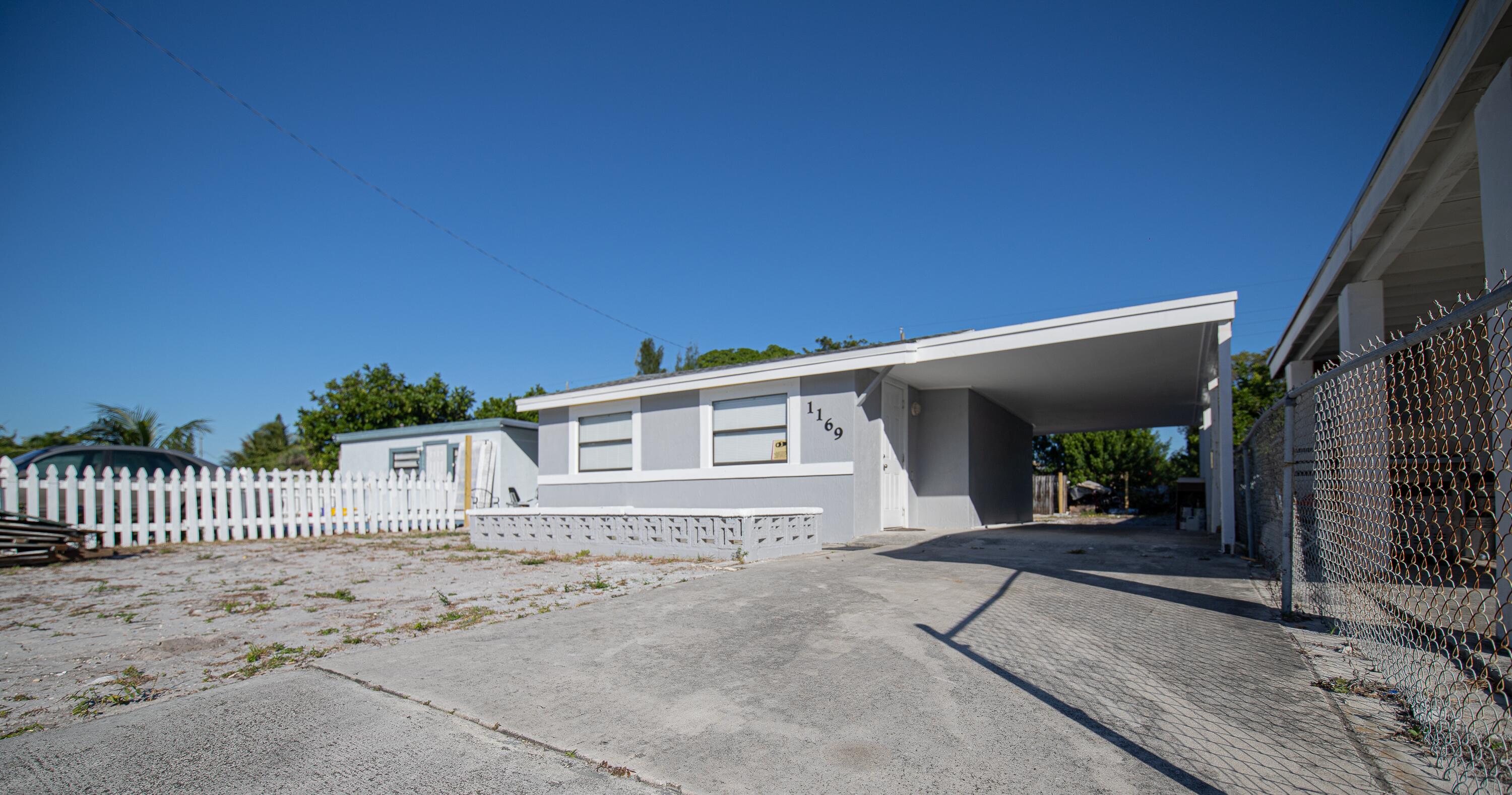 1169 Highview Road Lake Worth, FL 33462 - Photo 3 of 19 IMG_1015