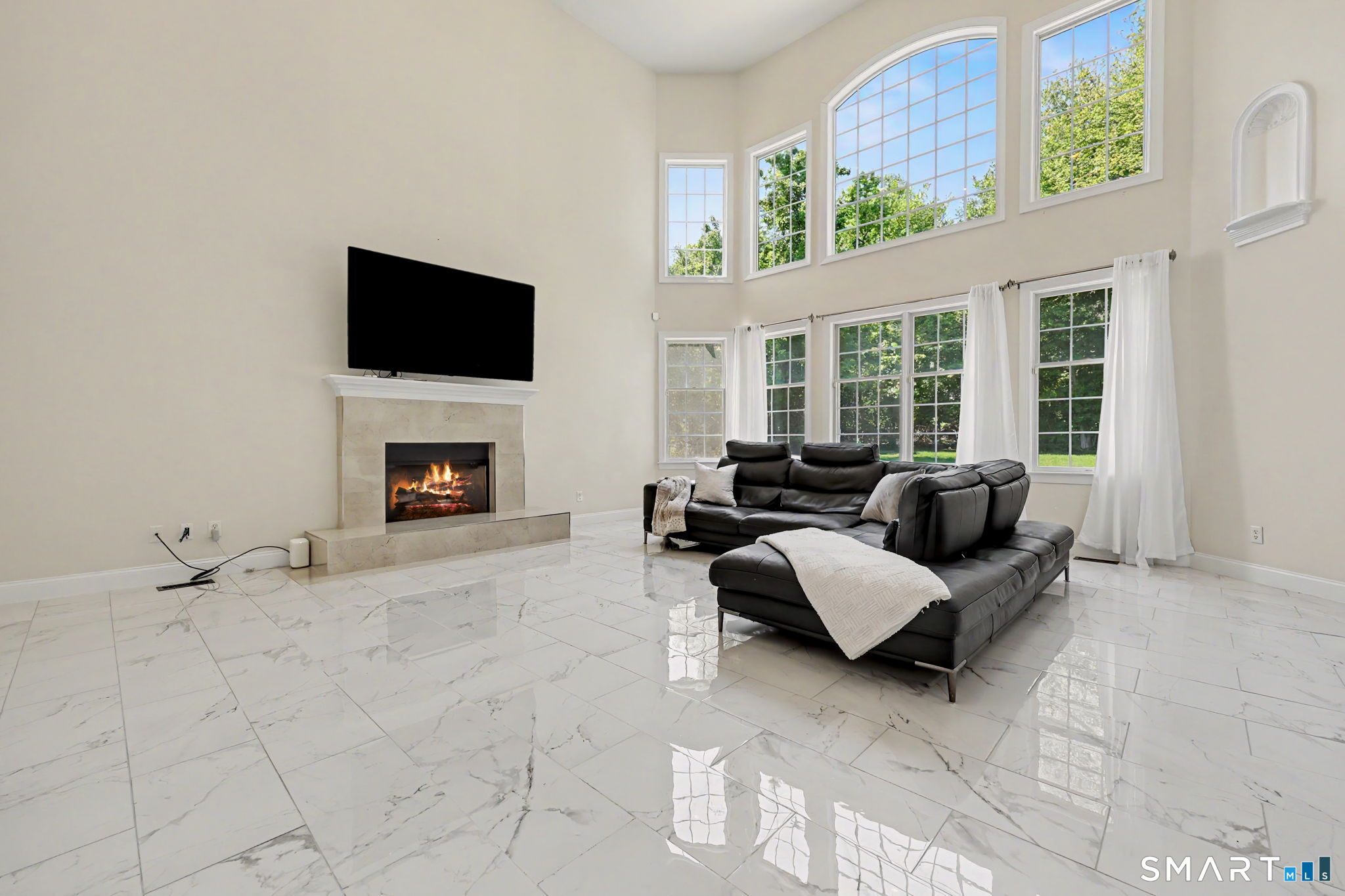 60 Wabuda Place Shelton, CT 06484 - Photo 20 of 40 2 Story Great Room