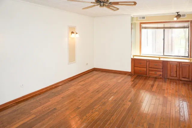 $289,000 | 7650 West Lawrence Avenue, Unit 201, Norridge, IL 60706