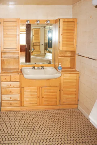 $289,000 | 7650 West Lawrence Avenue, Unit 201, Norridge, IL 60706