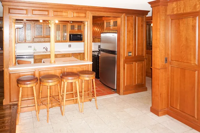 $289,000 | 7650 West Lawrence Avenue, Unit 201, Norridge, IL 60706