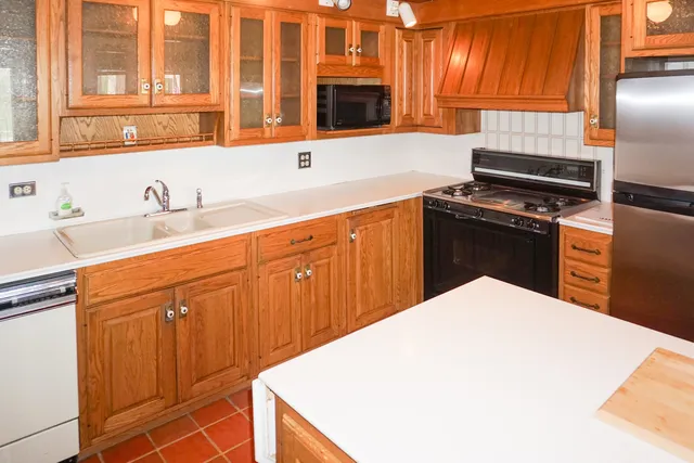 $289,000 | 7650 West Lawrence Avenue, Unit 201, Norridge, IL 60706