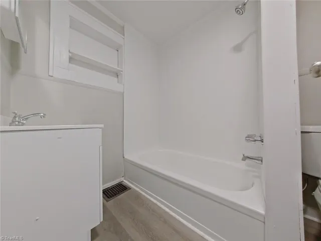 $825 | 1006 Holton Place, Unit B, High Point, NC 27262