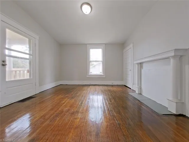 $825 | 1006 Holton Place, Unit B, High Point, NC 27262